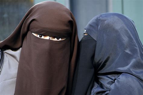Le Tadjikistan Interdit Le Voile Et La Burqa Pour Lutter Contre L Islam