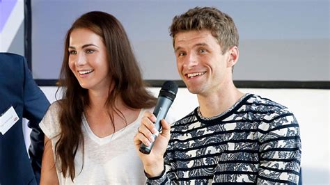 They married in 2009 when they were only 20 years old. News im Video: Thomas Müller + Lisa Müller - Challenge ...