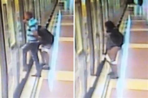 Woman Pees Into Barcelona Tube Station Platform Gap Daily Star