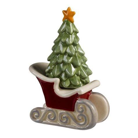 Measuring approximately 3.5 x 3.5 x 5 inches, this hand crafted and hand painted shaker set comes in the festive colors of red and green. Christmas Trees Salt and Pepper Shakers | Stuffed peppers ...