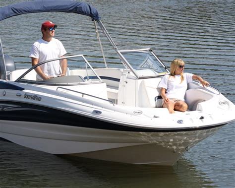 Deck Boat Vs Pontoon – What Are the Differences? | Nada Blue Book, Nada