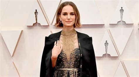 Hollywood News Oscars 2020 Natalie Portmans Dior Cape Had The Names