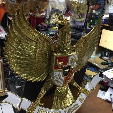 Promo Pajangan Burung Garuda Pancasila Patung Garuda Bahan Kuningan Cm Diskon Di Seller