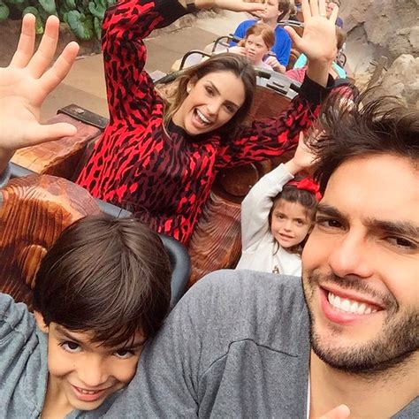 Influenciadora digital falou sobre a perda de celso celico nesta segunda (11) e se entristeceu por não ter kaká e carol dias comemoram dois meses da filha, esther. Kaká e Carol Celico se divertem com filhos na Disney | CLAUDIA