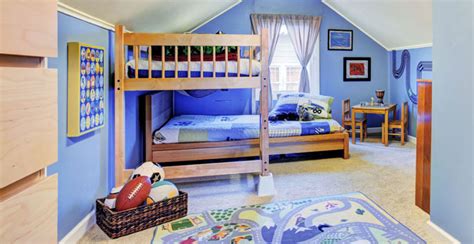 Quella di un letto più largo, che si avvicina al matrimoniale degli adulti è una grande una soluzione a questo può essere certamente il letto a castello: Guida alla scelta di un letto a castello per la camera dei ...