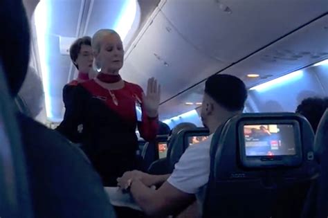 Passenger Berates Flight Attendant Before Hes Kicked Off Plane