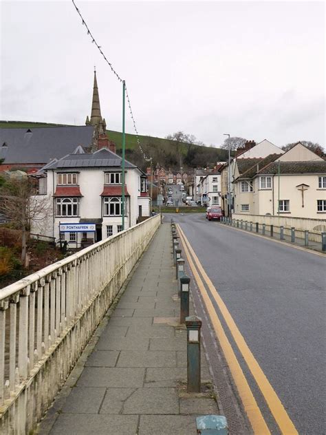 Crescent Street From Long Bridge Penny Mayes Cc By Sa Geograph Britain And Ireland