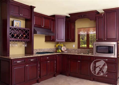 Mahogany cabinets honor the arts and crafts movement with a contemporary take on the craftsman era through clean lines and a recessed center panel, all in an indulgently rich auburn. FX Cabinets Warehouse Mahogany Bay - Traditional - Kitchen ...