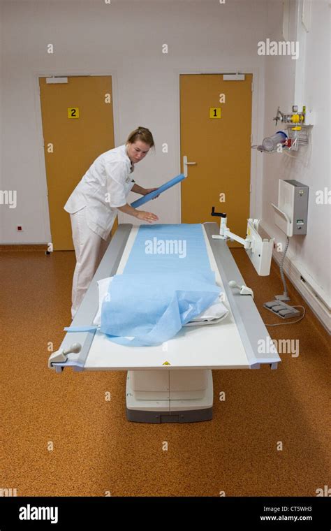 X Ray Technician Hi Res Stock Photography And Images Alamy