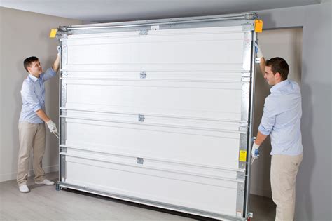 Nos portes basculantes et portes de garage enroulables vous permettent de découvrir différents modèles mais également des prix variables. Motoriser une porte de garage prix - Idées de travaux