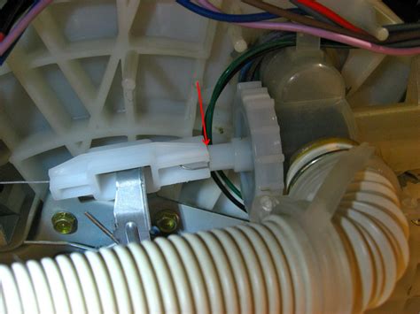 Washing machine, laundry machine）は、洗濯に用いられる機械。 世界では、歴史的に見ると「洗濯機」と言っても、様々な動力源のものを指してきた経緯がある。日本では、昭和以降「電気洗濯機」しか販売されていないので、単に「洗濯機」と言うと、事実上それを. 東芝洗濯機・排水弁メンテ AW-A70XP 閲覧注意 | その他 カメラ by ...