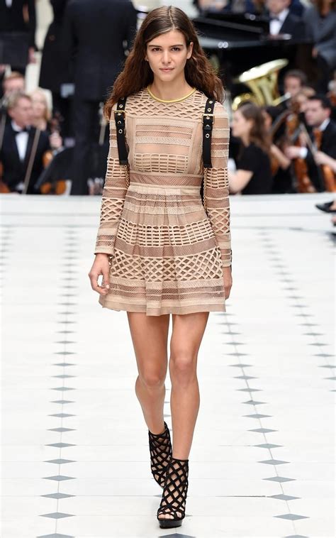 Burberry Springsummer 2016 The Catwalk Looks Fashion Sheer Fashion
