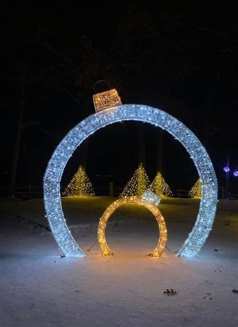 10 Merry And Bright Walk Through Christmas Lights Experiences In Michigan