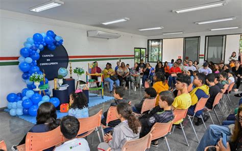 Estudantes São Premiados Por Bom Rendimento Em Avaliações