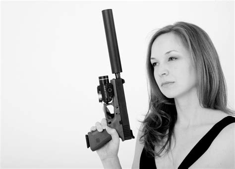 Girls With Guns Hit Women Guns Glock 17