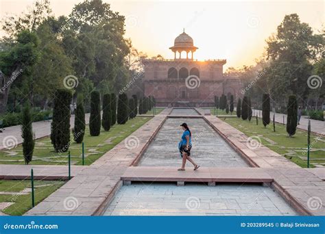 The Mughal Gardens Of The Taj Mahal At Dawn Editorial Image Image Of
