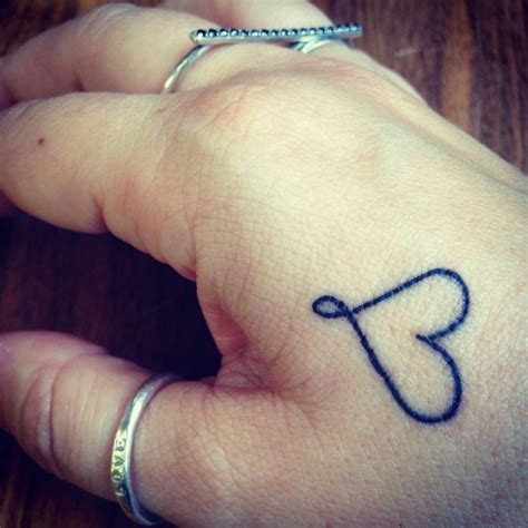 Heart Tatoo On Hand Viraltattoo