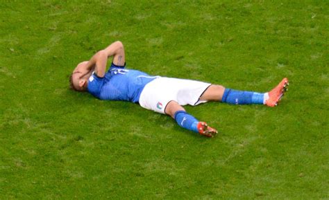 Un sms ti avviserà in tempo reale su ogni attività svolta dalla cofim per raggiungere l'obiettivo concordato. Ciro Immobile of Italy shows his dejection after the FIFA ...
