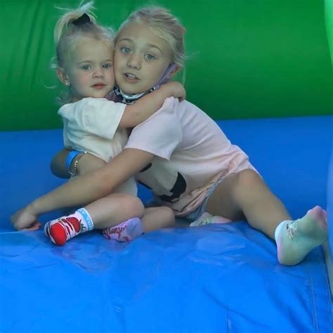 Someone Lovely Photos From New Video Everleigh And Posie Are The Cutest