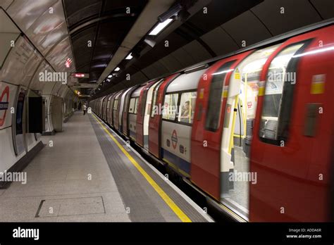 London Bridge Underground Station Northern Line London Stock Photo Alamy