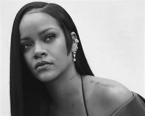 Rihanna Is Now Officially A Billionaire With An Estimated Net Worth Of