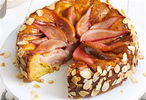 Die birnen waschen, schälen und in kleine stücke schneiden. Birnenkuchen mit getrockneten Marillen | Frisch Gekocht