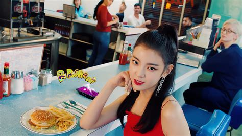 ☆ itzy comeback v live 192807 icons + matching headers! #330792 ITZY, ICY, Lia, 4K phone HD Wallpapers, Images ...