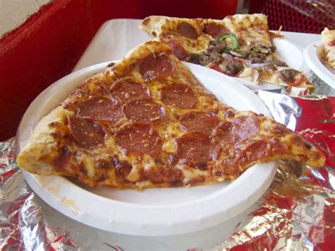 This is part of our comprehensive database of 40,000 foods including foods from hundreds of popular restaurants and thousands of brands. Costco, a Pizza Chain Hiding in Plain Sight | Serious Eats