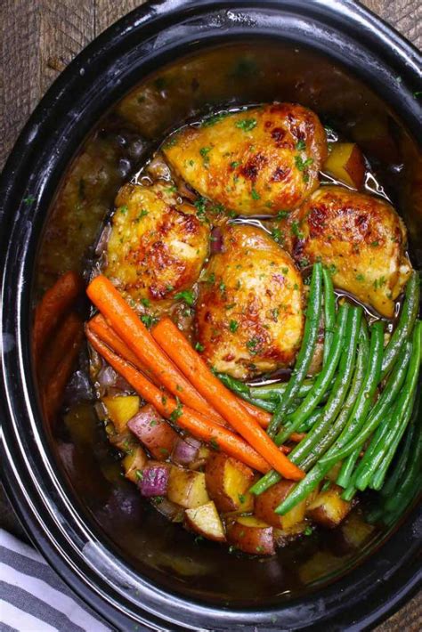 Cooking chicken and cooking biscuits. Slow Cooker Honey Garlic Chicken Recipe - TipBuzz