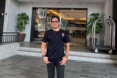 Tak hanya andre taulany, masih banyak figur publik, bahkan rumah artis hollywood yang paling mewah yang juga memiliki konsep klasik untuk interiornya. Celebrity Breaking News - Berita Selebritas Terkini Hari ...