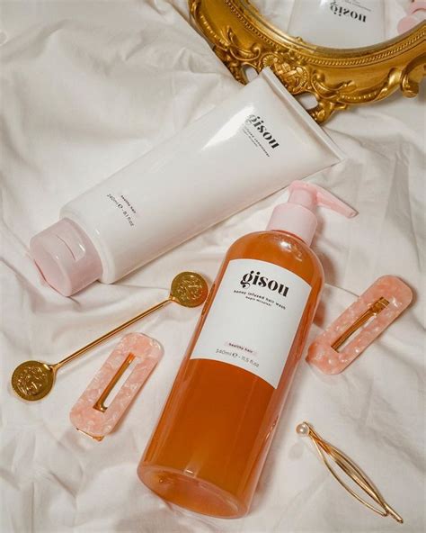 We answer this and more in this post. Hair washing day wasn't this exciting before @gisou 🍯 ...