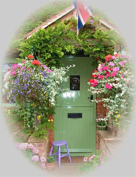 A Floral Welcome Pretty Cottage Vintage House Dream Garden