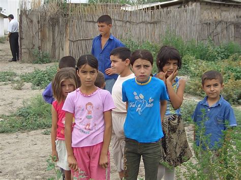 Families love to stroll along baku boulevar | © adam jones/flickr Going to Azerbaijan !: Azerbaijani refugees forced from ...