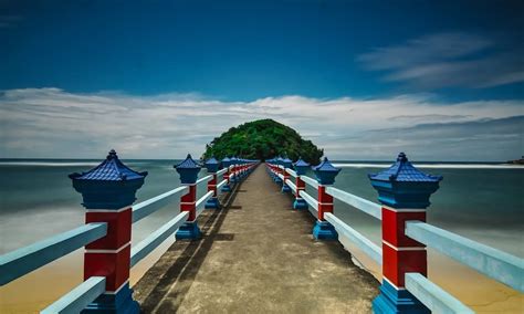 Pantai gandoriah adalah sebuah objek wisata pantai yang terletak sekitar 100 meter dari pusat kota pariaman, provinsi sumatra barat, indonesia. Harga Tiket Masuk Pantai Jembatan Panjang Malang Terbaru - Wisata Oke