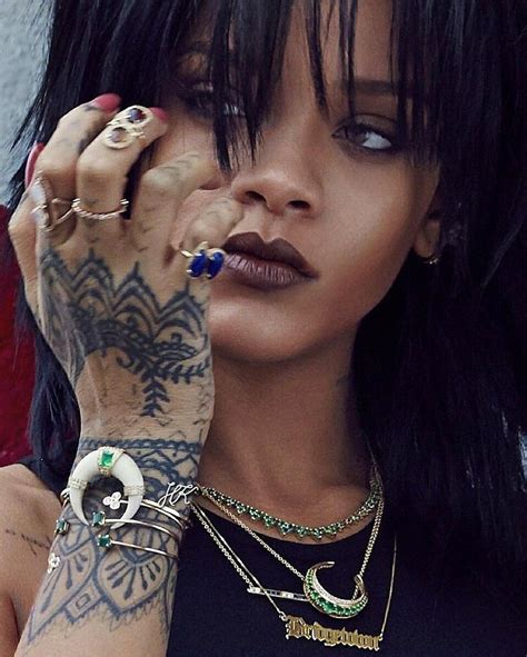 Pin De Leyla Yıldız En Rihanna Tatuaje Rihanna Rihanna Moda Rihanna