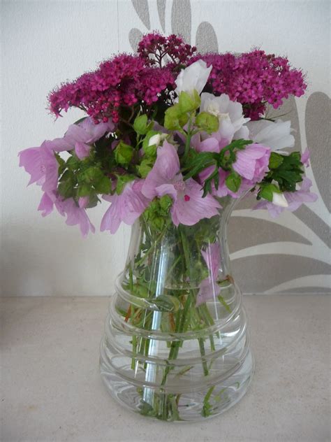 That's about how my gardens are. Back garden flower arranging - Eco Thrifty Living