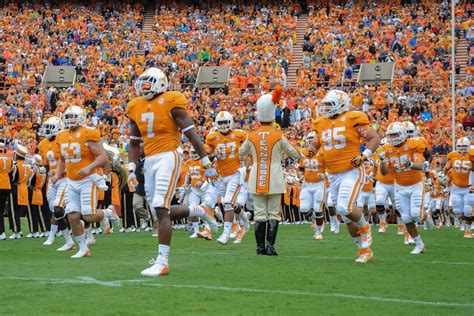 The official football page for the university of tennessee volunteers 100 Days of Vols #1 - Running Through The T - Rocky Top Talk