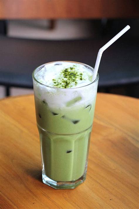 Cara membuatnya hanya mencampurkan beberapa bahan saja menjadi satu kesatuan yang enak dan segar. Cara membuat Es matcha latte kekinian mirip dengan yang di cafe - Situs Masak