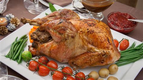 How To Roast A Stuffed Turkey How To Make Cranberry Sauce And Gravy For Thanksgiving Turkey