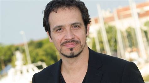 Alexandre astier est également scénariste de la bd kaamelott. Alexandre Astier - La biographie de Alexandre Astier avec ...