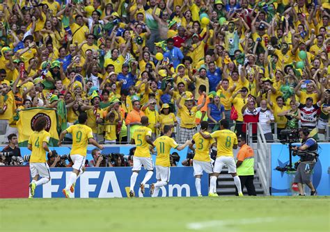 Celebración en el metropolitano, celebración en colombia. File:Brazil and Colombia match at the FIFA World Cup 2014 ...