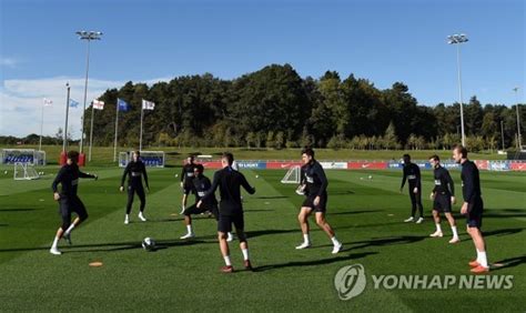 1863년 잉글랜드 축구 협회가 창설되었고 1872년 11월 30일 스코틀랜드와의 국제 경기 데뷔전을 치렀으며 웸블리. 잉글랜드-크로아티아 A매치가 관중 없이 열리는 이유? | 위키트리
