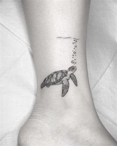 Https://tommynaija.com/tattoo/black And White Sea Turtle Tattoo Designs