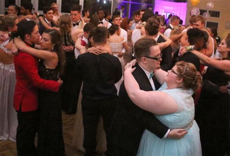Ohs Seniors Enjoy Dancing Games On Prom Night