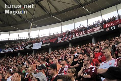 foto fans des 1 fc nürnberg beim auswärtsspiel bei hertha bsc im berliner olympiastadion 2011