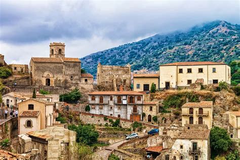 10 Prettiest Small Towns In Italy You Must See