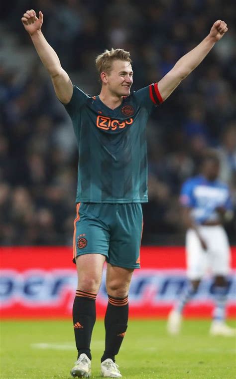Manchester united are reportedly close to finalising a sensational double swoop to strengthen their defence with the £68m signings of raphael varane and. Man Utd transfer news: Barcelona ROCKED after Matthijs de ...