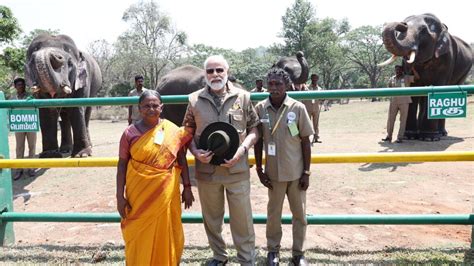 Pm Narendra Modi Meets The Elephant Whisperer Couple Bomman And Belli