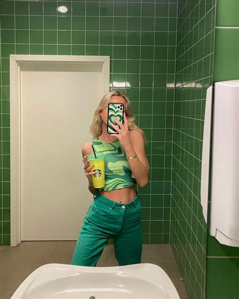 amanda marie on instagram “is it normal to be a fan of bathrooms” fashion fashion inspo