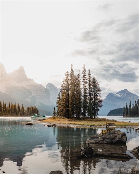 Beautiful Spirit Island In Maligne Lake Jasper National Park Alberta